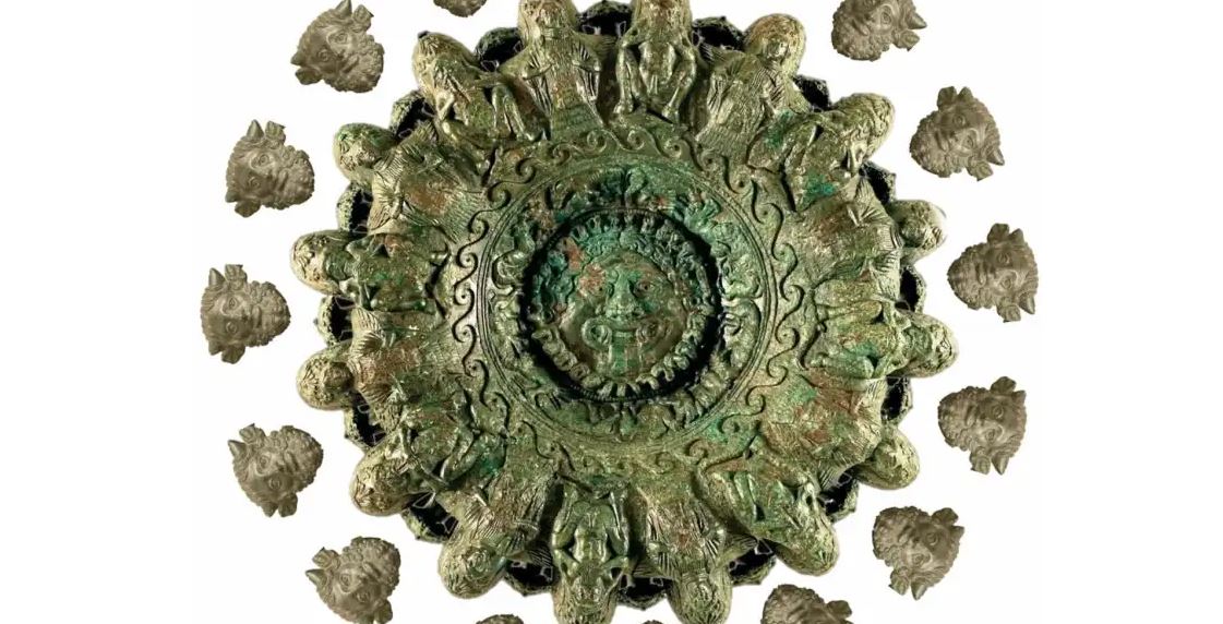Έκπληκτοι οι αρχαιολόγοι: Το μπρούτζινο λυχνάρι που συνδέεται με τον θεό Διόνυσο και τελετές – Ο μυστηριώδης συμβολισμός