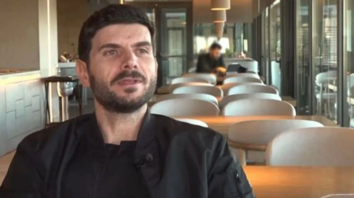 Μάνος Γαβράς: «Έχει υπάρξει διάστημα που δεν μπορούσα να υποστηρίξω ενοίκιο και έμενα στο αμάξι» – Τι αποκάλυψε για τις ερωτικές σκηνές