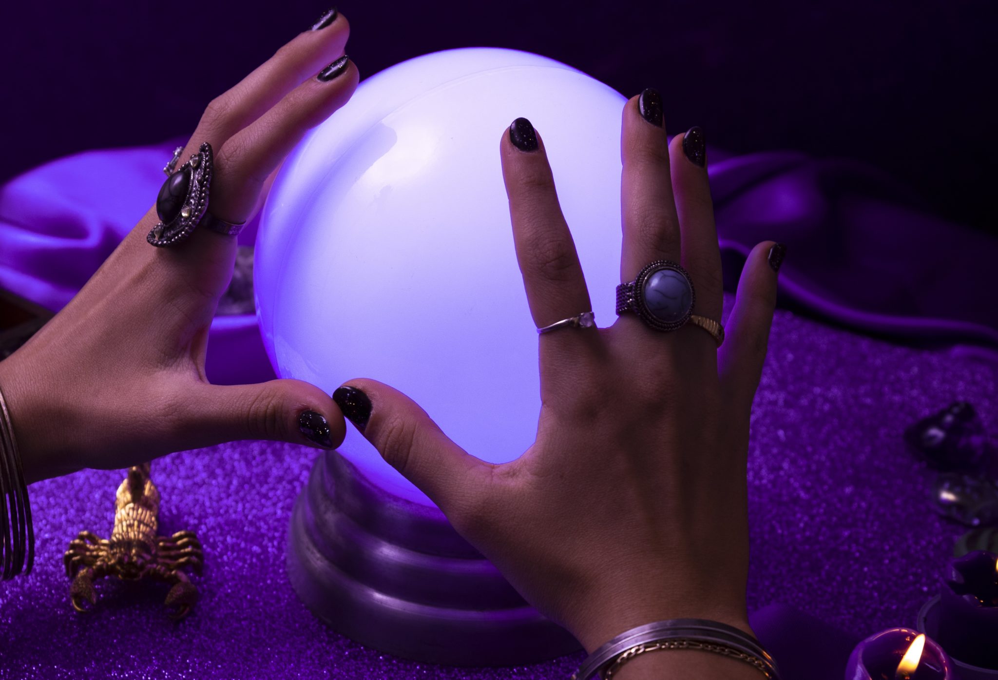 μέντιουμ κρυστάλλινη μπάλα