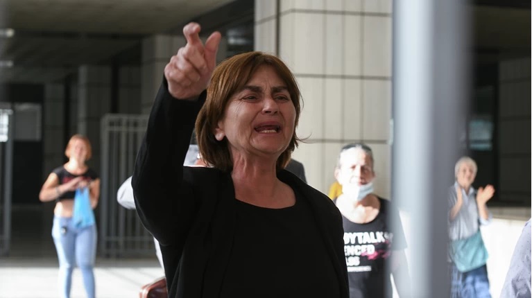 Γυναικοκτονία στους Αγίους Αναργύρους: «Θα ακολουθήσουν κι άλλες δολοφονίες» – Ξέσπασε η μητέρα της Ελένης Τοπαλούδη