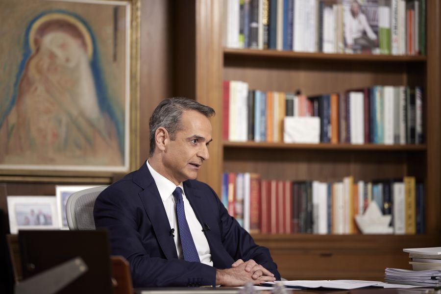 Αυστηρό μήνυμα Μητσοτάκη: Προκλητική, παράνομη και ανεπίτρεπτη η πρωτοβουλία της νέας προέδρου της Βόρειας Μακεδονίας