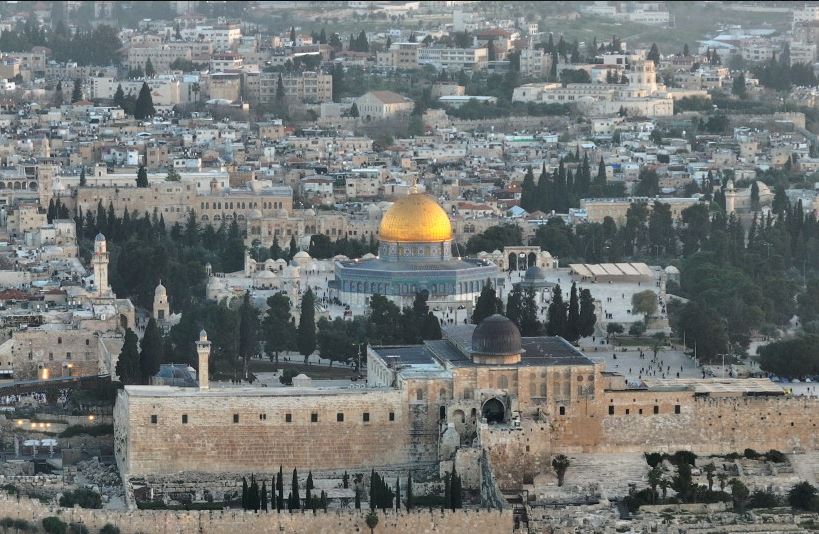 Άποψη του Όρους του Ναού, όπου συνυπάρχουν τα ιερότερα σημεία τουλάχιστον τριών θρησκειών