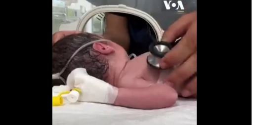 Γάζα: Ένα κοριτσάκι γεννήθηκε με καισαρική μετά τον θάνατο της μητέρας της σε ισραηλινό πλήγμα – ΒΙΝΤΕΟ