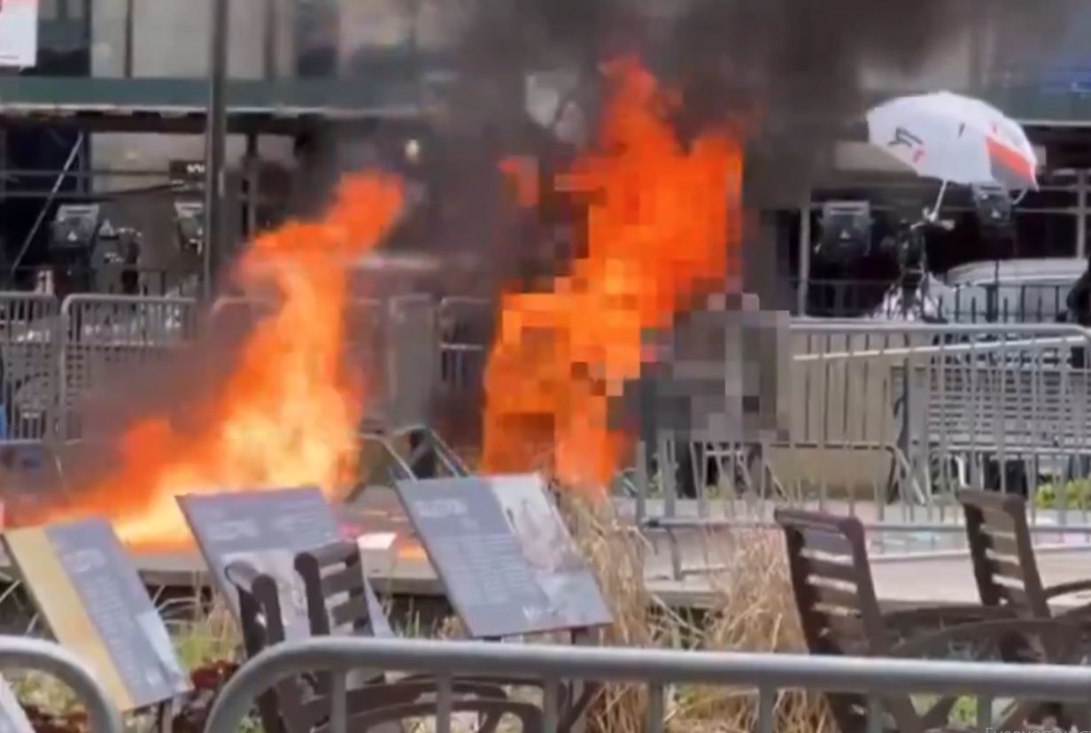 Νέα Υόρκη: Άνδρας αυτοπυρπολήθηκε έξω από το δικαστικό μέγαρο που εκδικάζεται η υπόθεση του Τραμπ