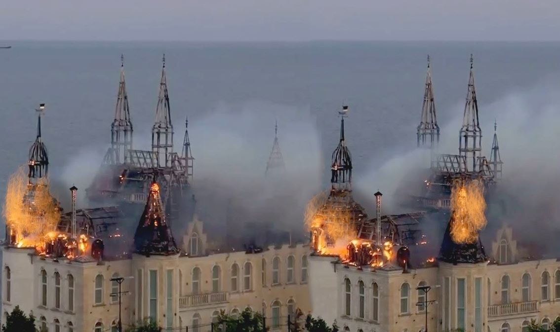 Βίντεο: Στις φλόγες κτίριο της Νομικής Ακαδημίας της Οδησσού έπειτα από ρωσική επίθεση