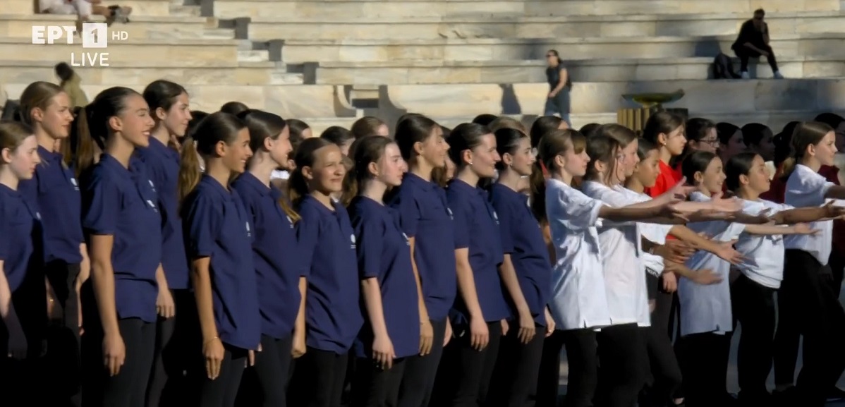 LIVE – Η τελετή παράδοσης της Ολυμπιακής Φλόγας από το Παναθηναϊκό στάδιο για τους Ολυμπιακούς Αγώνες «ΠΑΡΙΣΙ 2024»