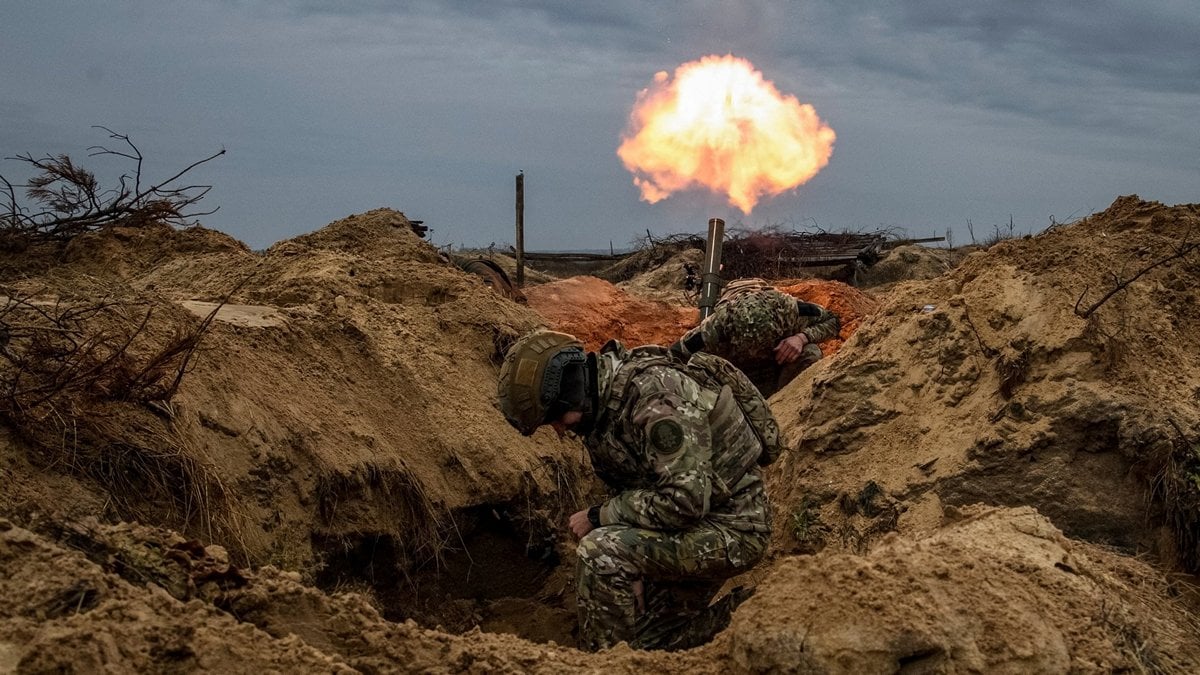 Πόλεμος στην Ουκρανία: Ουκρανικό πλήγμα σε ρωσικό στρατιωτικό αεροδρόμιο, σύμφωνα με τον Ζελένσκι