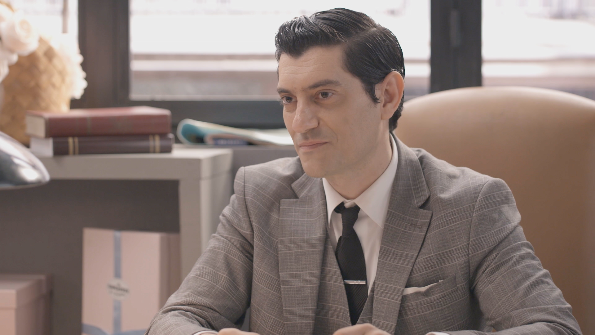 Ο Παράδεισος των κυριών: Αμαλία και Ντίνος φιλιούνται με πάθος