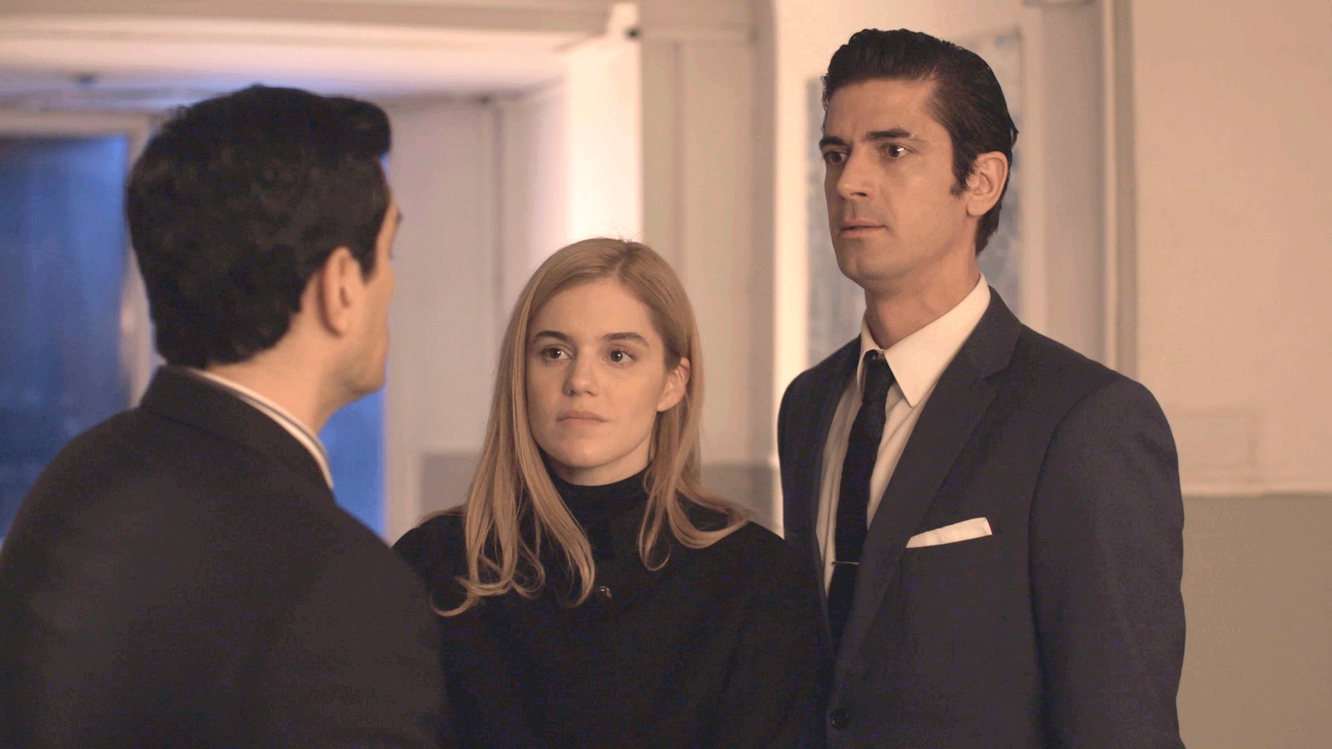 “Ο Παράδεισος των κυριών” – Η Αμαλία και ο Ντίνος λένε ψέματα στον Σίμο