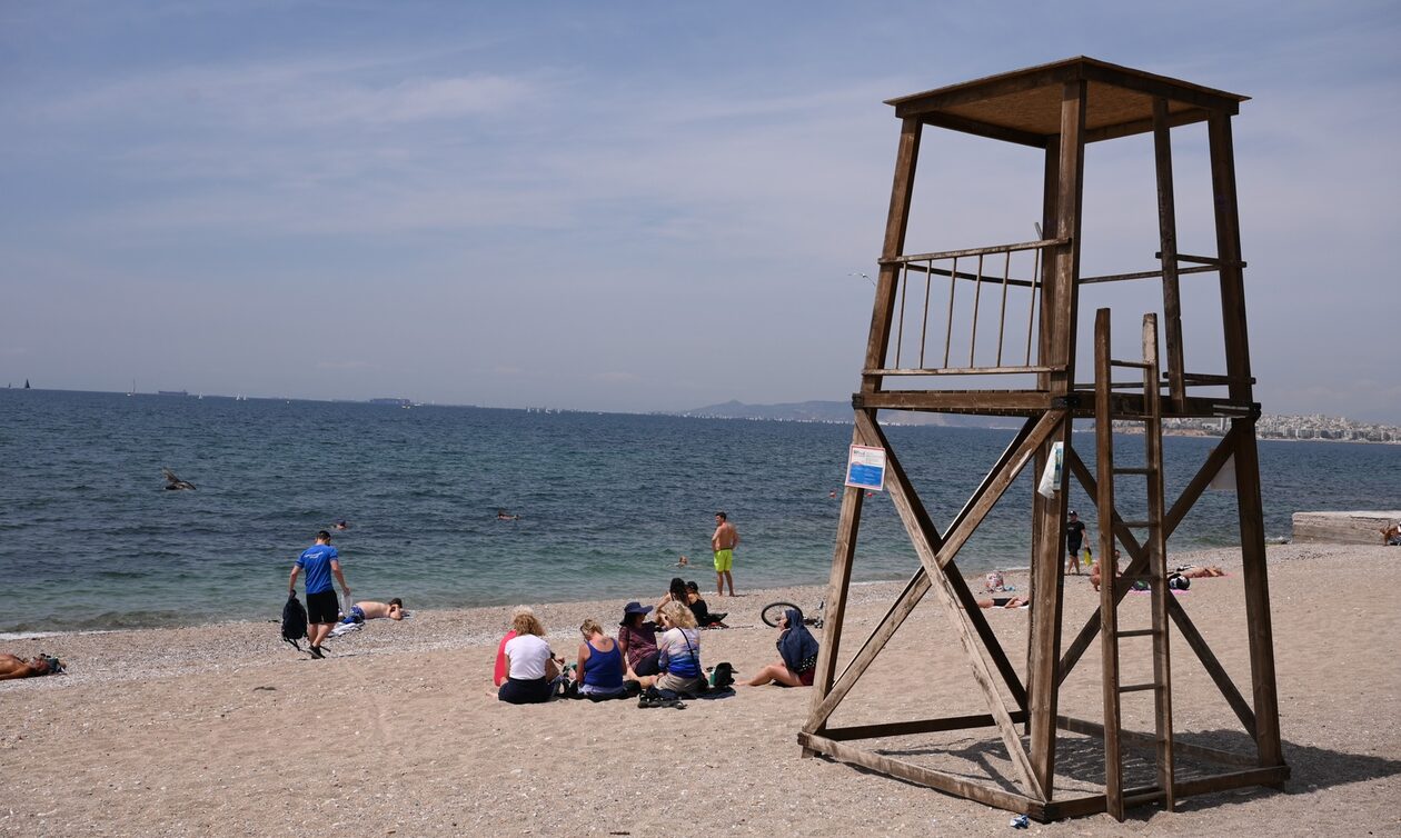 Καιρός: Σαββατοκύριακο για θάλασσα με θερμοκρασία πάνω από 30 βαθμούς – Πότε επιστρέφει η αφρικανική σκόνη