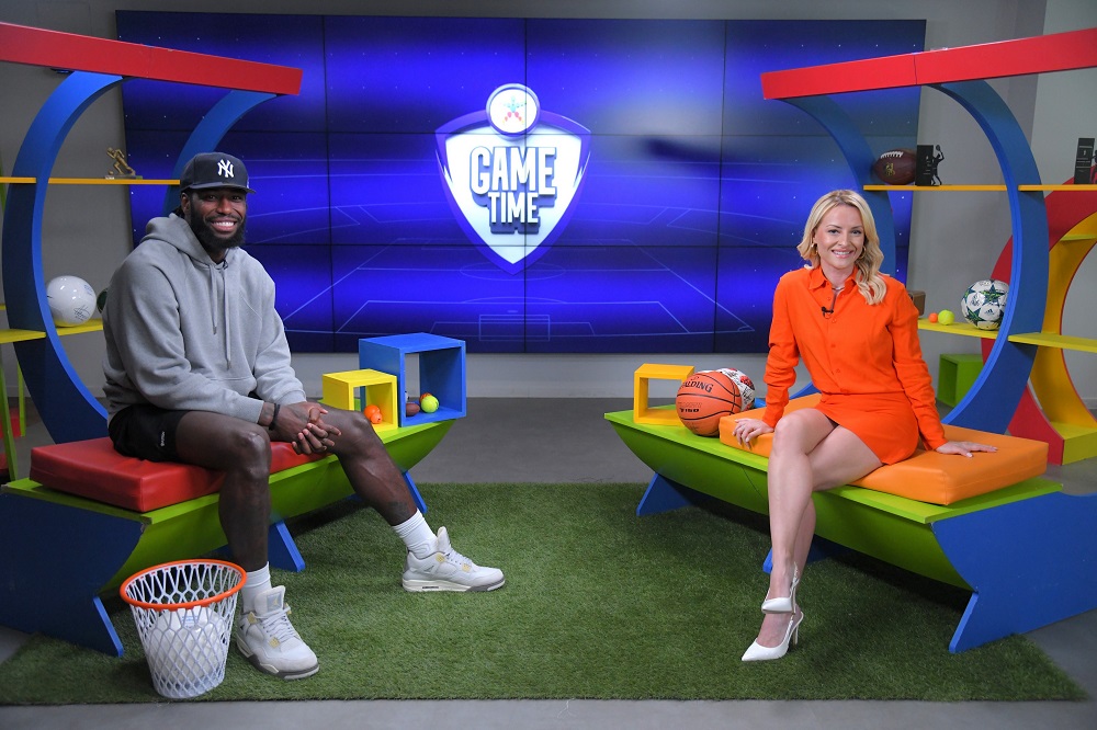 Ο Ματίας Λεσόρ σε ρόλο οργανωτή κερκίδας στο ΟΠΑΠ Game Time