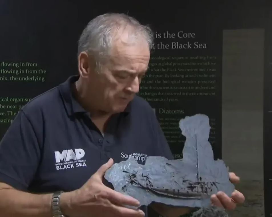 Πλακίδιο με το ανάγλυφο του ναυαγίου