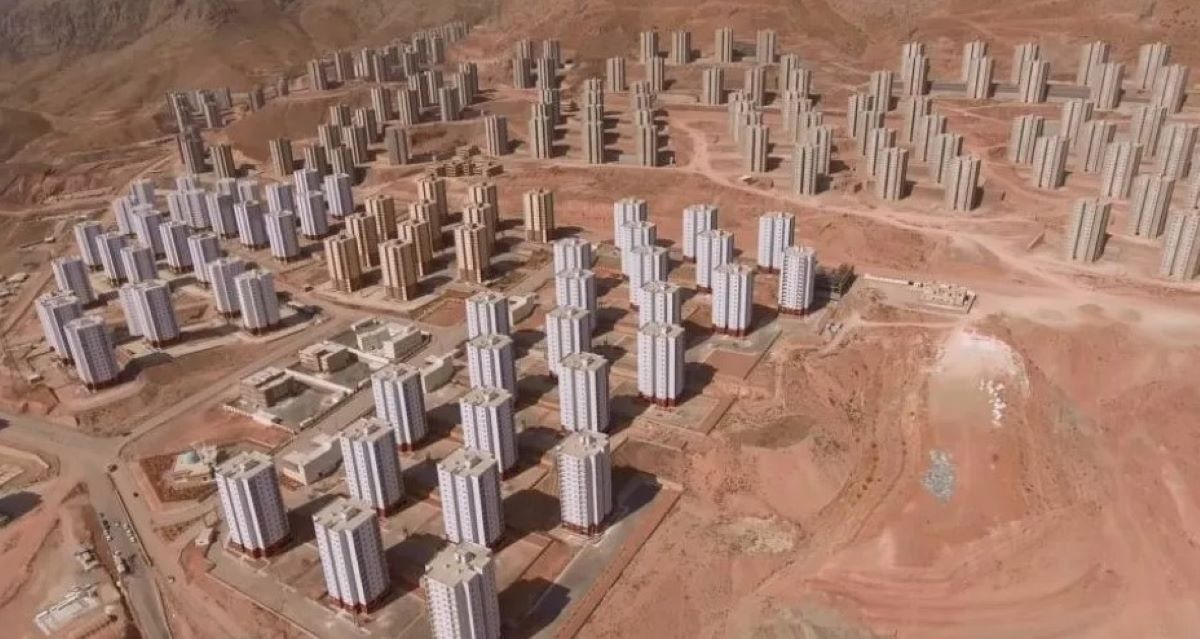 «Πόλη του Παραδείσου»: Ανατριχιαστικές εικόνες δείχνουν σπίτια στην μέση της ερήμου και δρόμους που οδηγούν στο πουθενά