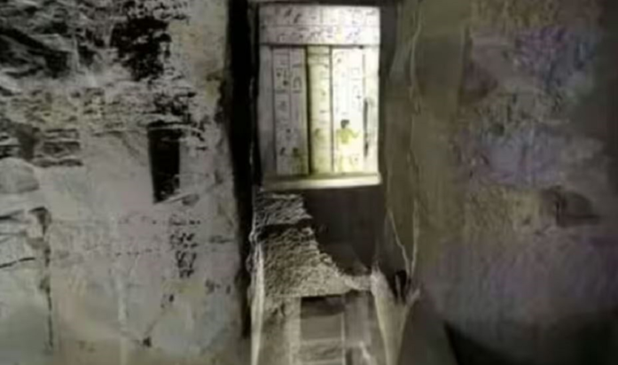 Μυστήριο με «μαγική πύλη» που «οδηγεί στον κάτω κόσμο» - Ανακαλύφθηκε σε κρυμμένους τάφους και οι αρχαιολόγοι έχουν μπερδευτεί