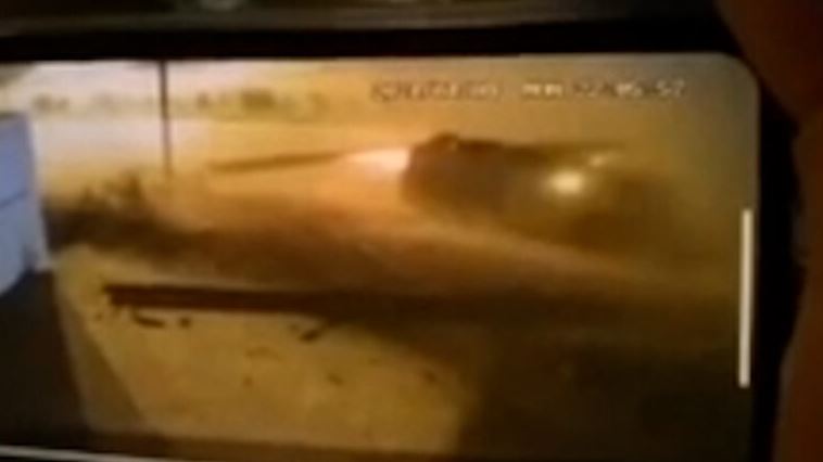 Πόρτο Ράφτη: Βίντεο σοκ από το σφοδρό τροχαίο – Η στιγμή που το αυτοκίνητο «καρφώθηκε» σε στάση