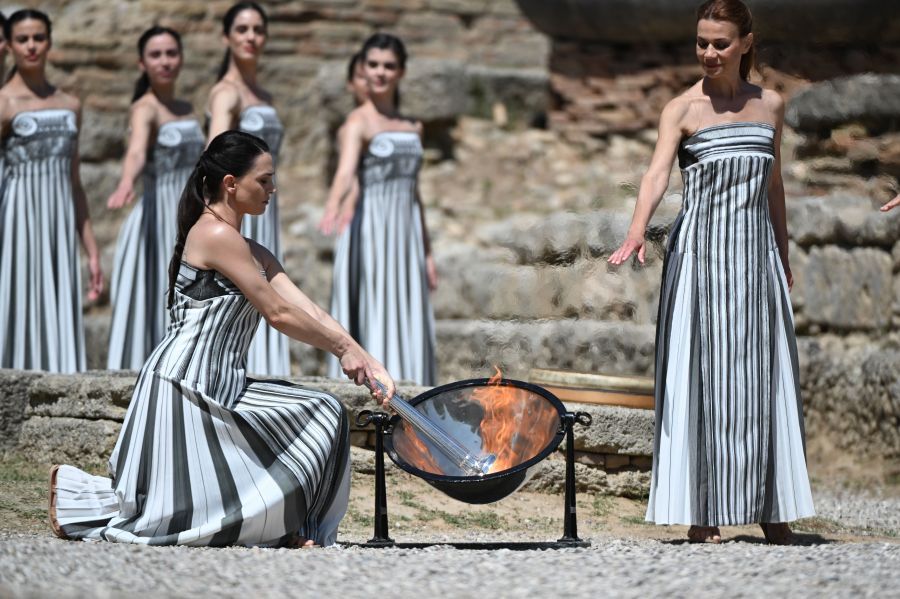 Η Ολυμπιακή Φλόγα ανάβει στην Αρχαία Ολυμπία – Η τελετή και η πρόβα τζενεράλε