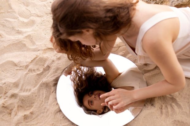 9 Σημάδια ότι μεγαλώσατε με μία μητέρα νάρκισσο