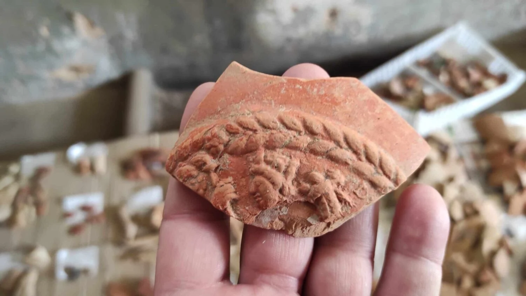 Θραύσμα από Sigilata που απεικονίζει τη θεά Βικτωρία. Φώτο: Bruno Filipe Pires