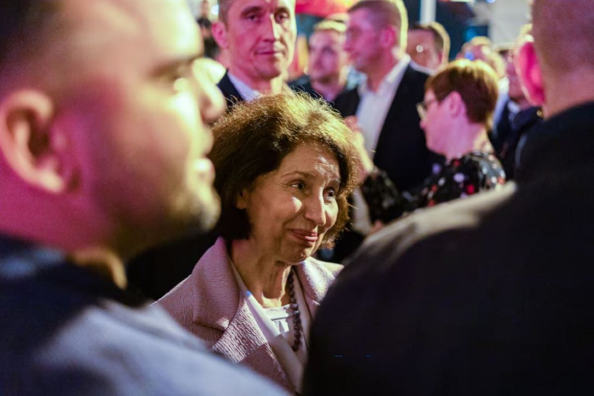 Βόρεια Μακεδονία: Τι σημαίνει η νίκη της υποψήφιας του VMRO-DPMNE στον 1ο γύρο των προεδρικών εκλογών