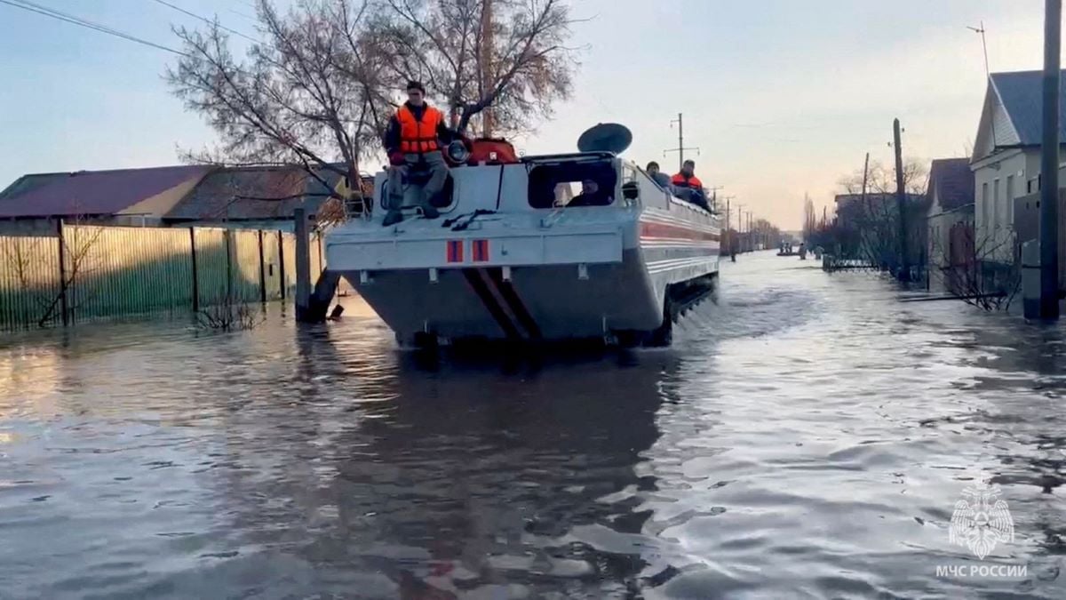 Μεγάλες καταστροφές στη Ρωσία: Πάνω από 10.000 τα πλημμυρισμένα σπίτια – Φωτογραφίες και Βίντεο