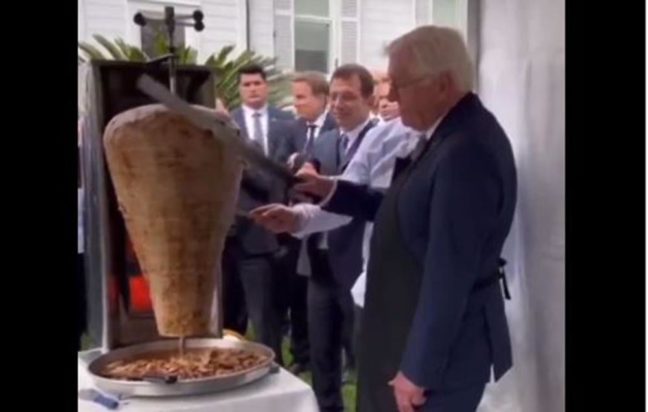 Ο Στάινμάιερ κόβει ντονέρ στην Τουρκία