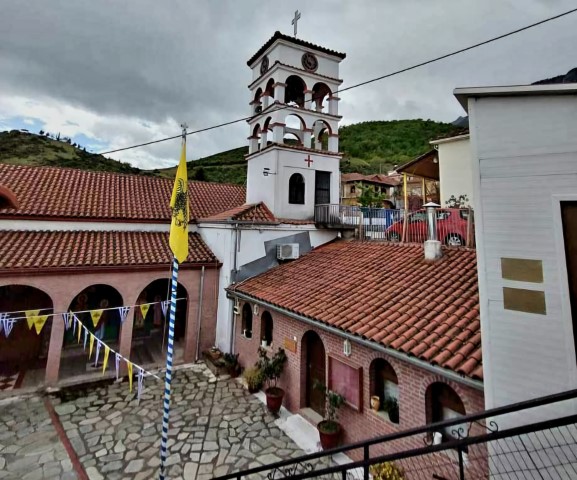 Τρίκαλα: Διέρρηξαν ναούς και πήραν τα χρήματα για τους Επιταφίους