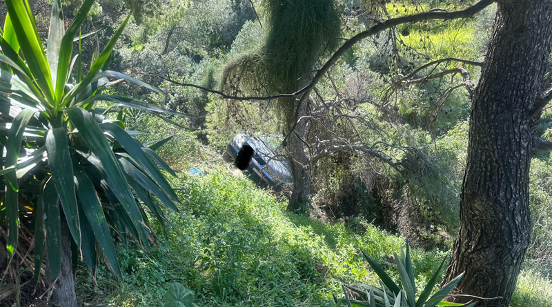 Τροχαίο στο Πόρτο Ράφτη: Αυτοκίνητο έπεσε σε χαράδρα 10 μέτρων – Δείτε εικόνες