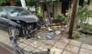Τροχαίο στην Βέροια: Αυτοκίνητο καρφώθηκε σε περίφραξη μονοκατοικίας – Εικόνες από το σημείο του ατυχήματος