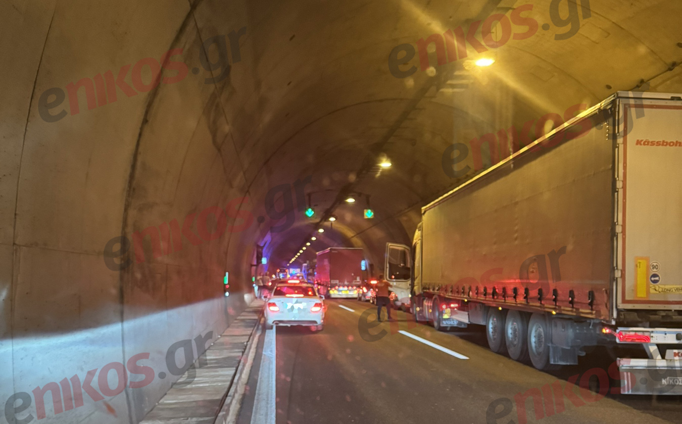 Κλειστή η Αθηνών – Λαμίας έπειτα από ανατροπή νταλίκας σε τούνελ στον Άγιο Κωνσταντίνο