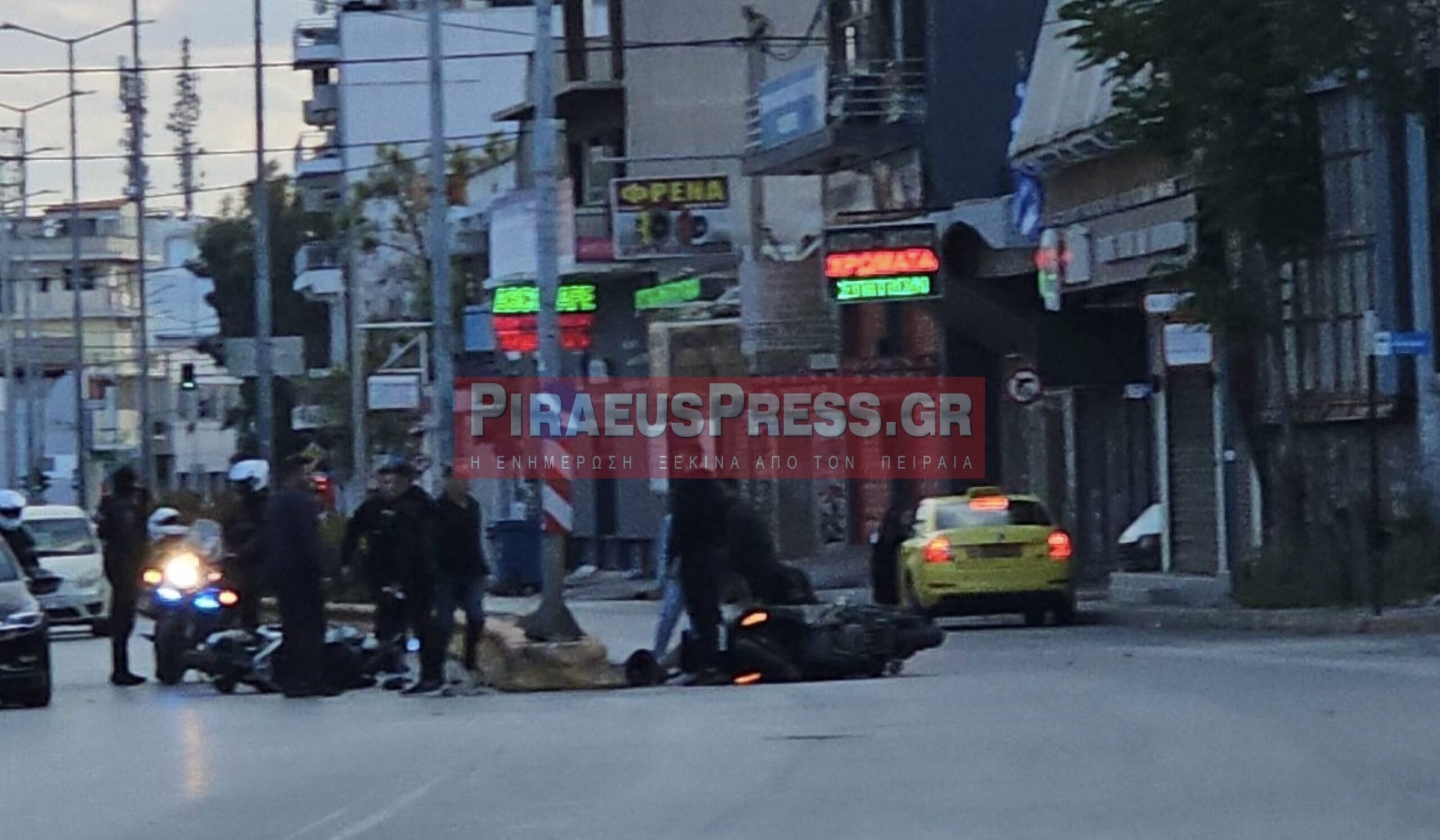 Τροχαίο με δύο μηχανές στον Πειραιά – Οι πρώτες πληροφορίες