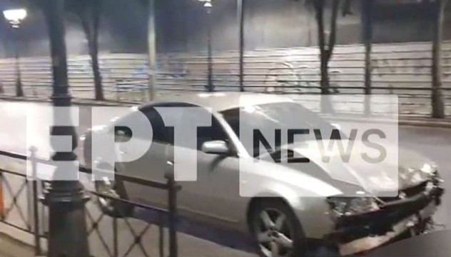 Τροχαίο στη Σταδίου: Σε σοβαρή κατάσταση νοσηλεύεται ο οδηγός μηχανής που συγκρούστηκε με αυτοκίνητο