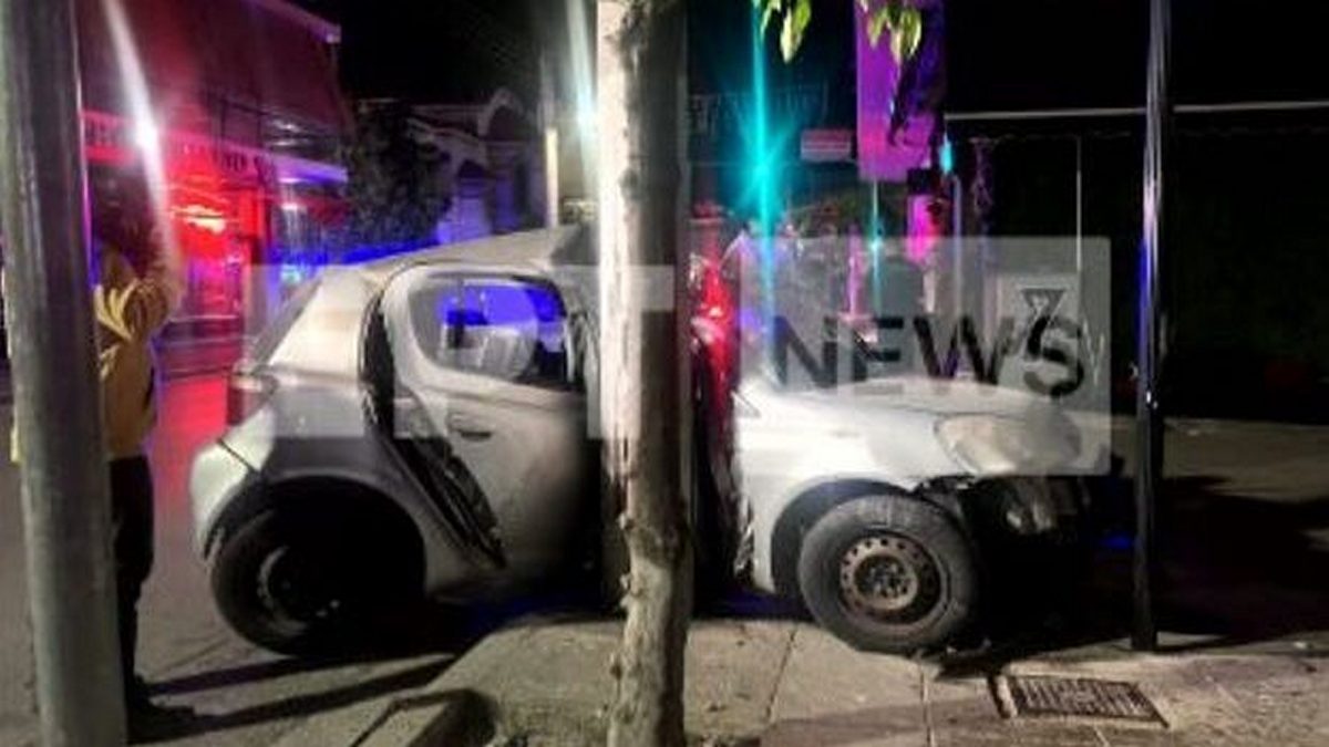 Τροχαίο στο Ίλιον: Αυτοκίνητο εξετράπη της πορείας του κι έπεσε σε στύλο της ΔΕΗ – Χωρίς τις αισθήσεις του ο οδηγός