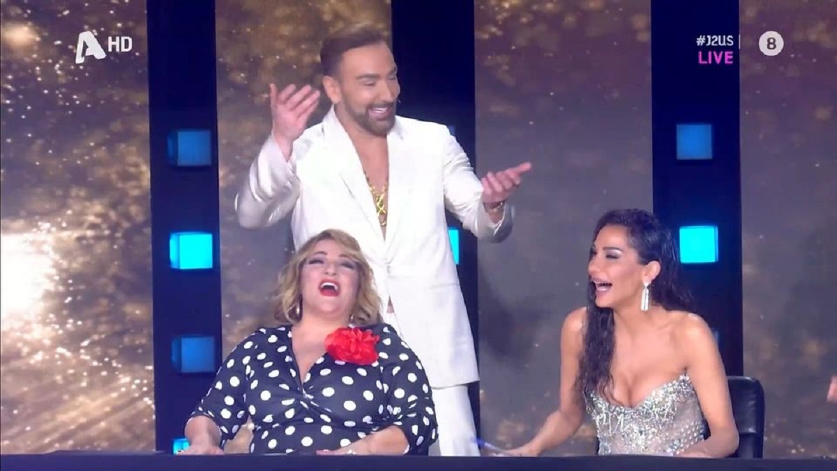 J2US: Η αμηχανία της Δέσποινας Βανδή με τη μαντινάδα του Κονταρού