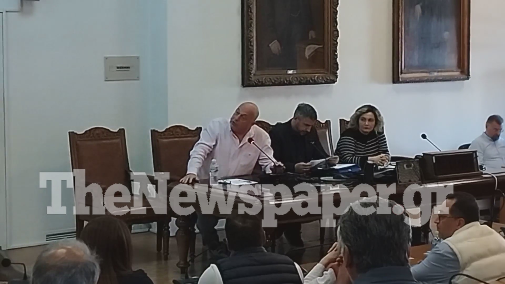 Βόλος: Χαμός στο Δημοτικό Συμβούλιο – Έξαλλος ο Μπέος: «Ο Βόλος δεν είναι οι 100 μπαχαλάκηδες – Νούμερα»