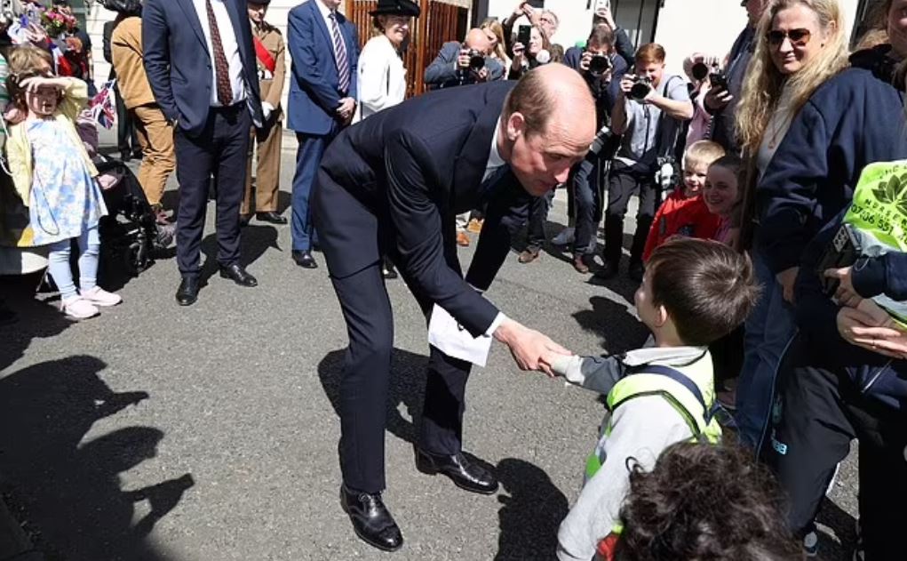 Πρίγκιπας Ουίλιαμ: «Η Κέιτ τα πάει καλά» – Το κόλπο ενός πιτσιρικά που εξέπληξε τον Διάδοχο του θρόνου