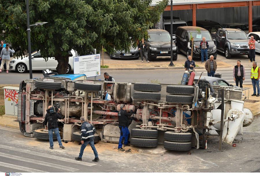 Τροχαίο στο Χαϊδάρι: Βίντεο ντοκουμέντο από την ανατροπή φορτηγού
