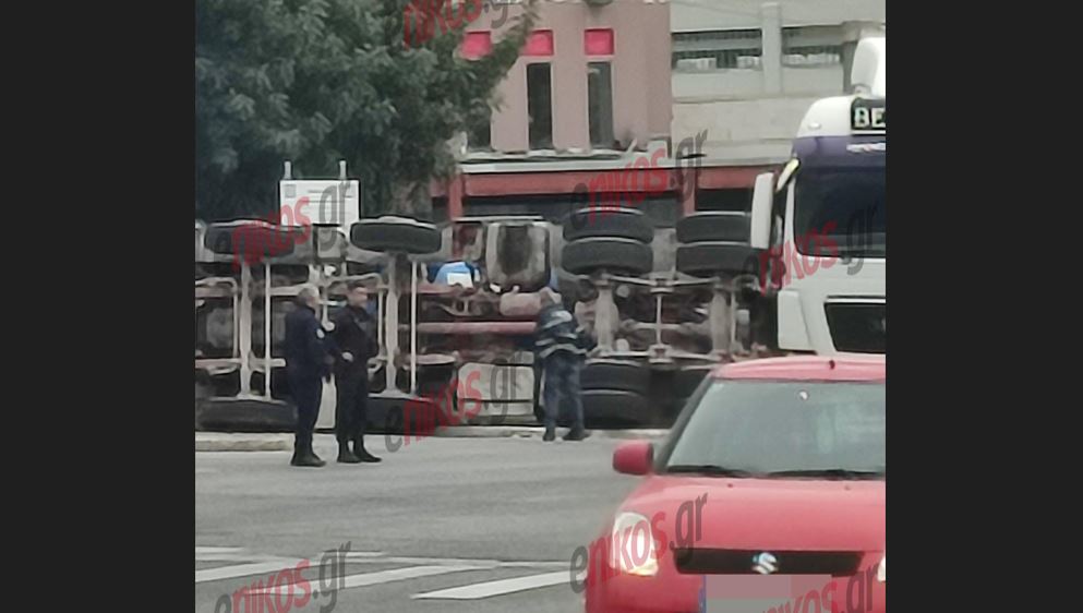 Χαϊδάρι: Τροχαίο με ανατροπή φορτηγού – ΦΩΤΟ και ΒΙΝΤΕΟ αναγνώστη