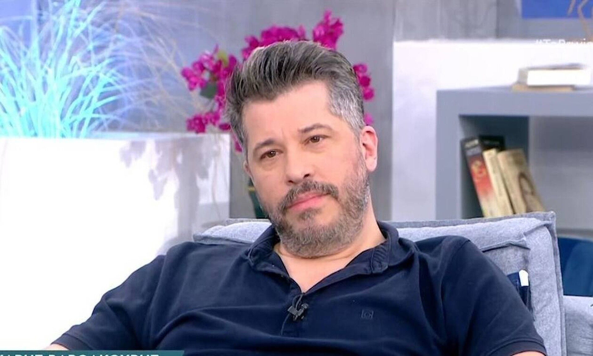 Χάρης Βαρθακούρης: Απέρριπτα στίχους του πατέρα μου – Ποιος θα έλεγε “όχι” αν η πρώτη του δουλειά ήταν με τον Γιάννη Πάριο;