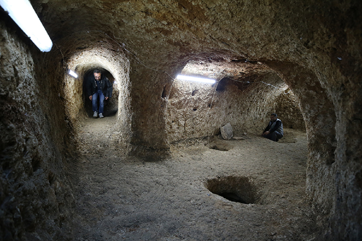 Μια νέα υπόγεια πόλη που συνδέεται με άλλη υπόγεια πόλη με σήραγγες, έχει ανακαλυφθεί ένα χιλιόμετρο βόρεια της υπόγειας πόλης "Sarayini" της Ρωμαϊκής εποχής στην περιοχή Sarayönü του Ικόνιου, στη νότια Τουρκία