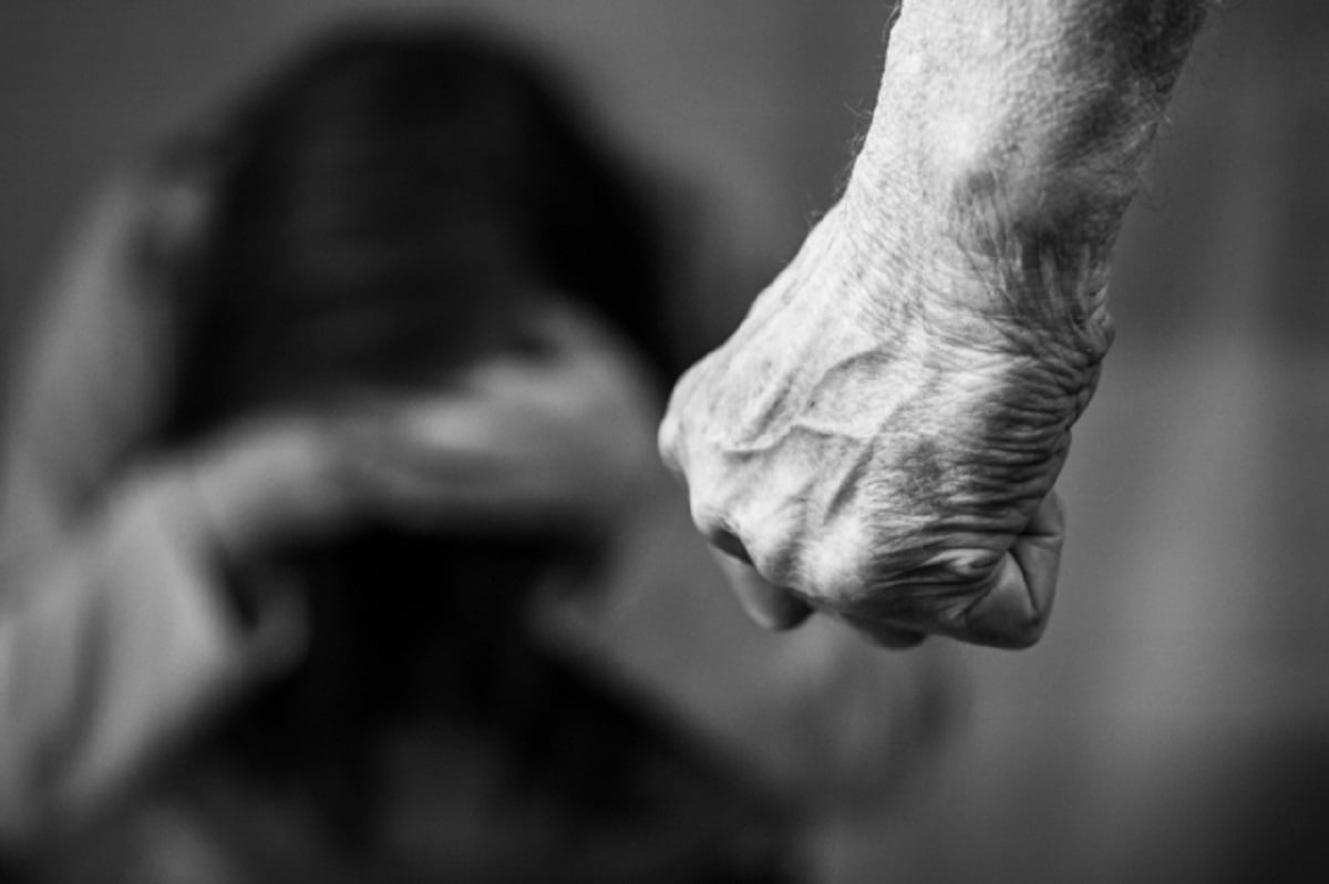 Κορινθία: 42χρονος προσπάθησε να χτυπήσει την πρώην σύντροφό του μπροστά στην κόρη της – Το άγριο περιστατικό πριν από 15 ημέρες
