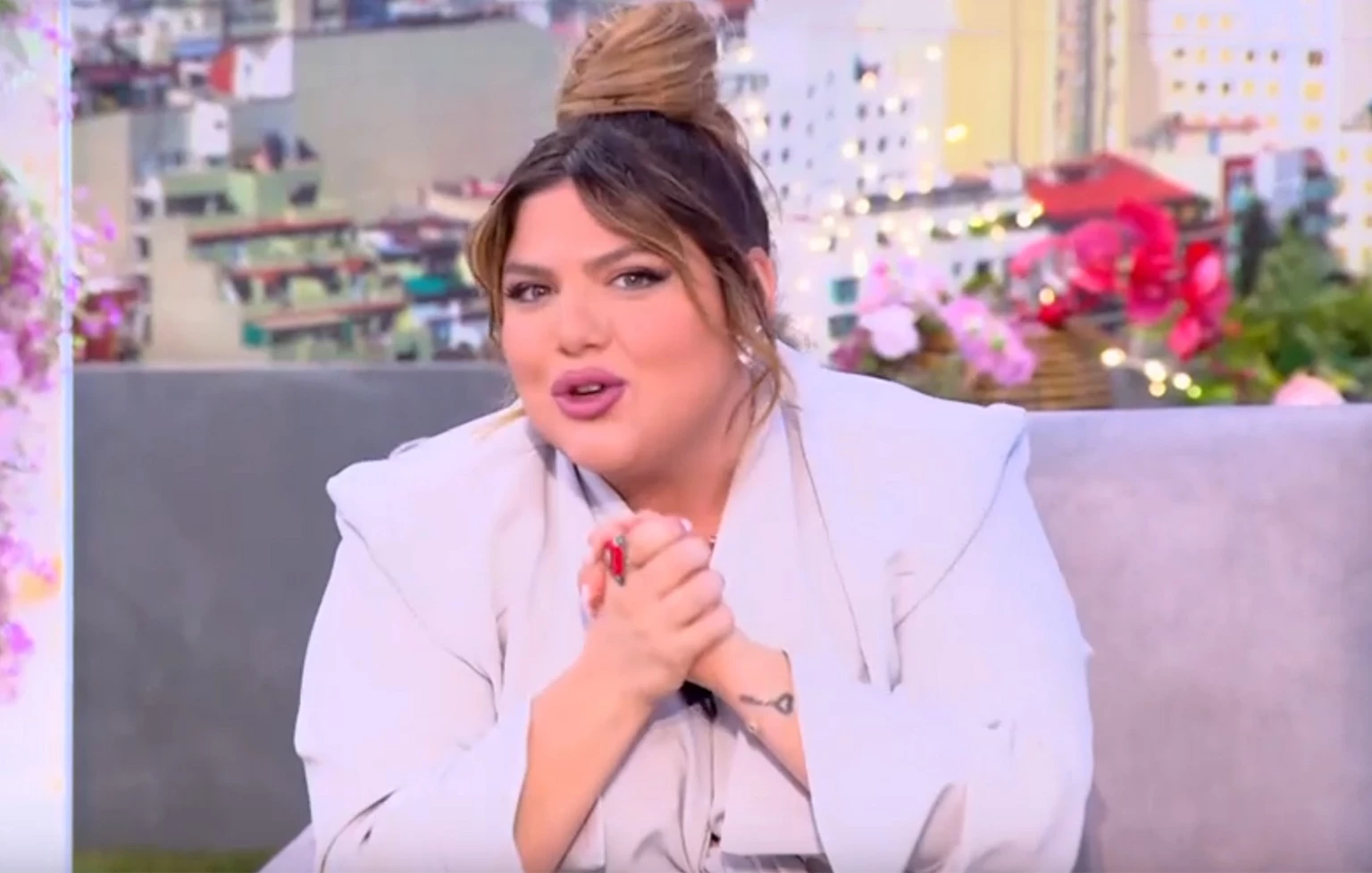 Δανάη Μπάρκα: «Χυδαίο να σε εκθέτουν με φωτογραφίες όταν είσαι αγκαλιά με κάποιον»