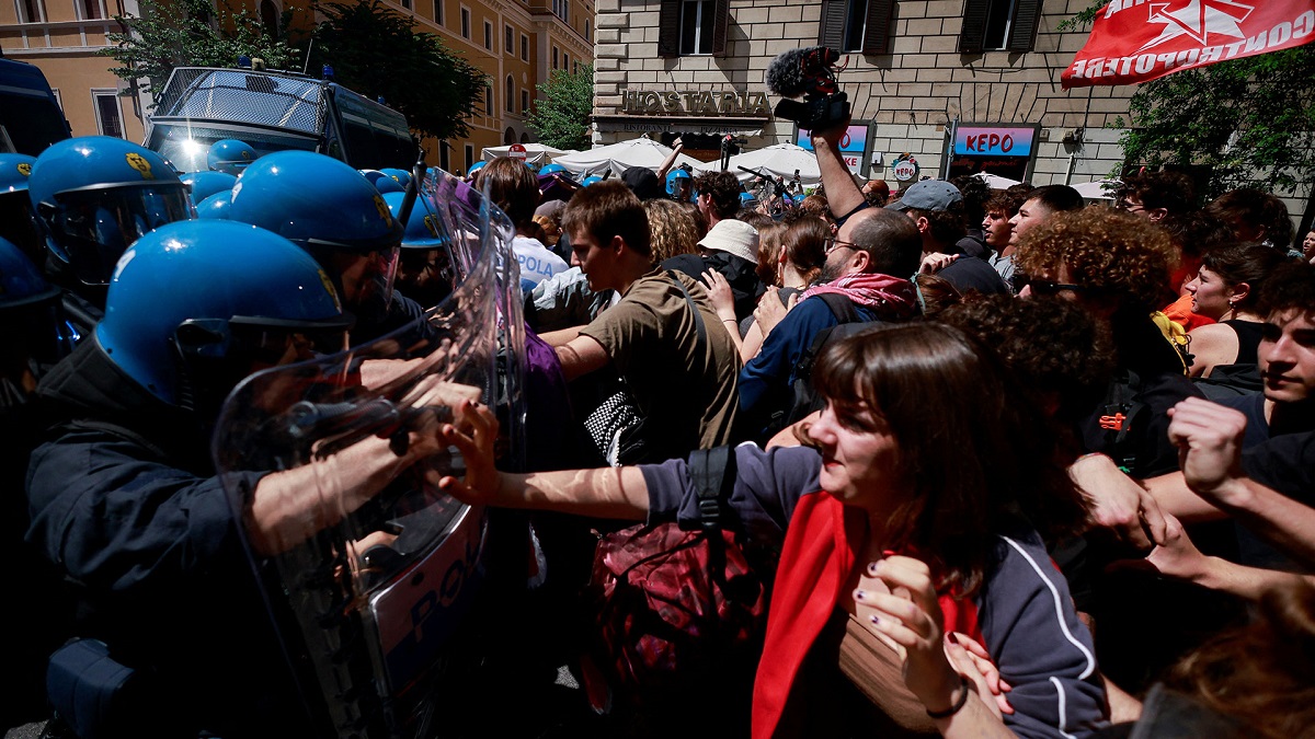 Ιταλία: Συγκρούσεις αστυνομίας-φοιτητών σε συνέδριο για την αντιμετώπιση της υπογεννητικότητας