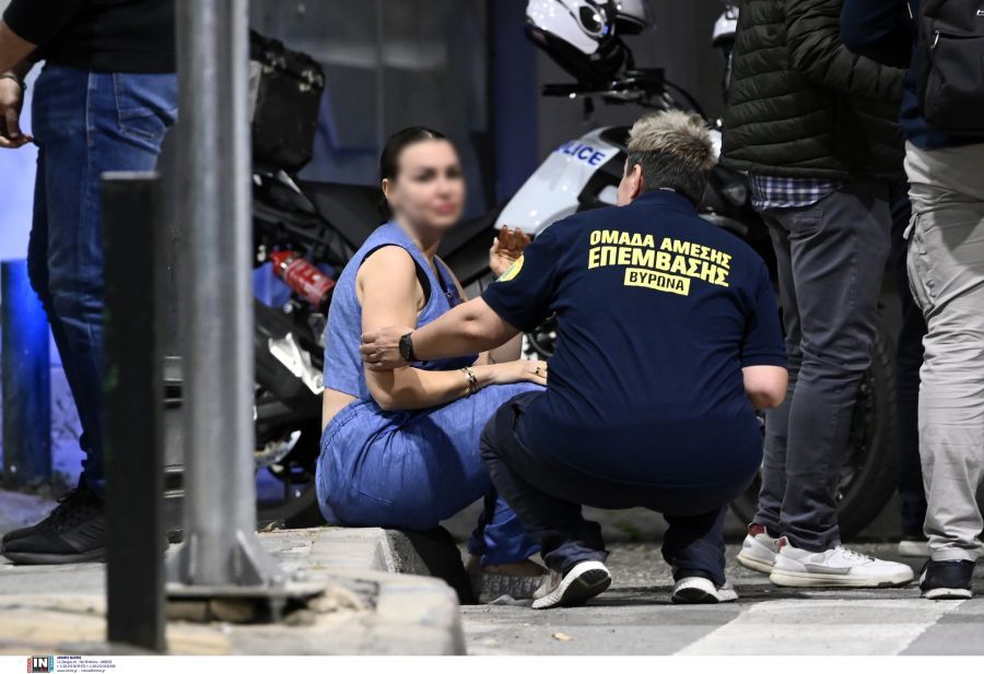 Θρίλερ με την εκτέλεση 32χρονου στον Βύρωνα – «Γάζωσαν» το αυτοκίνητό του ενώ το παιδί του έπαιζε στο πάρκο