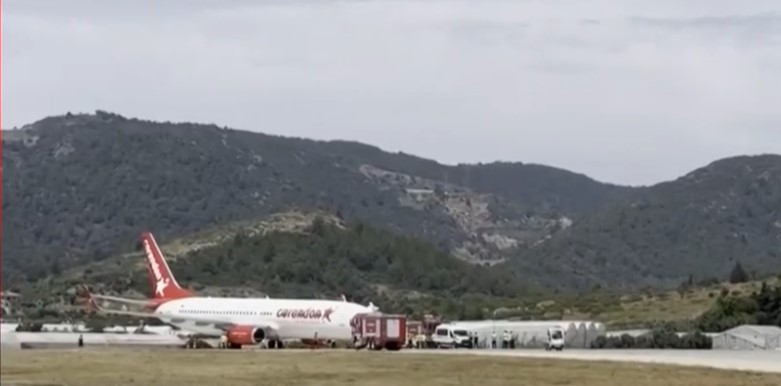 Τουρκία: Τρόμος στον αέρα για 190 επιβάτες – Έσκασε ο τροχός αεροσκάφους Boeing κατά την προσγείωση
