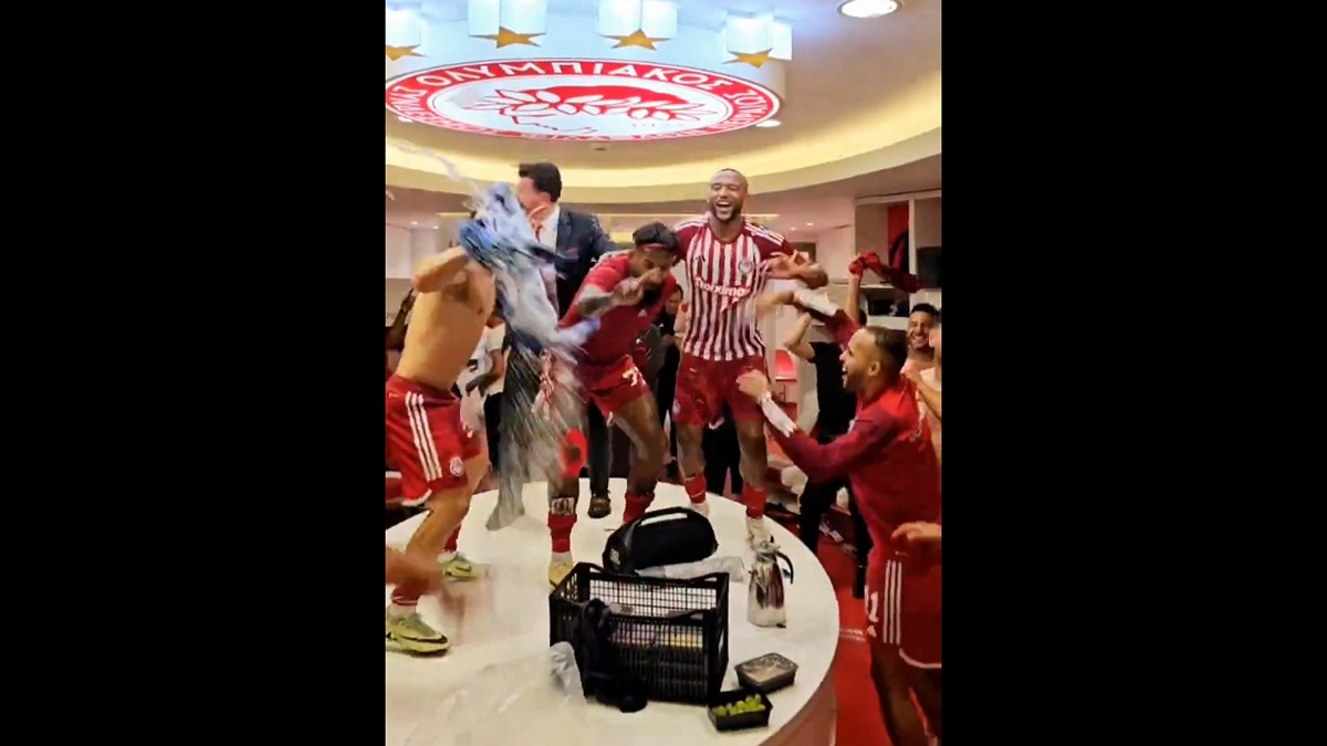 Ολυμπιακός: «Ερυθρόλευκη» παράνοια στα αποδυτήρια μετά την σπουδαία πρόκριση στον τελικό του Conference League