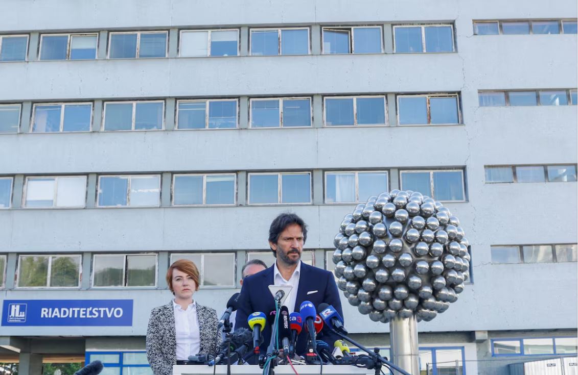 Σλοβακία: Σταθερή, αλλά κρίσιμη η κατάσταση του πρωθυπουργού Φίτσο – Απαγγέλθηκαν κατηγορίες στον δράστη