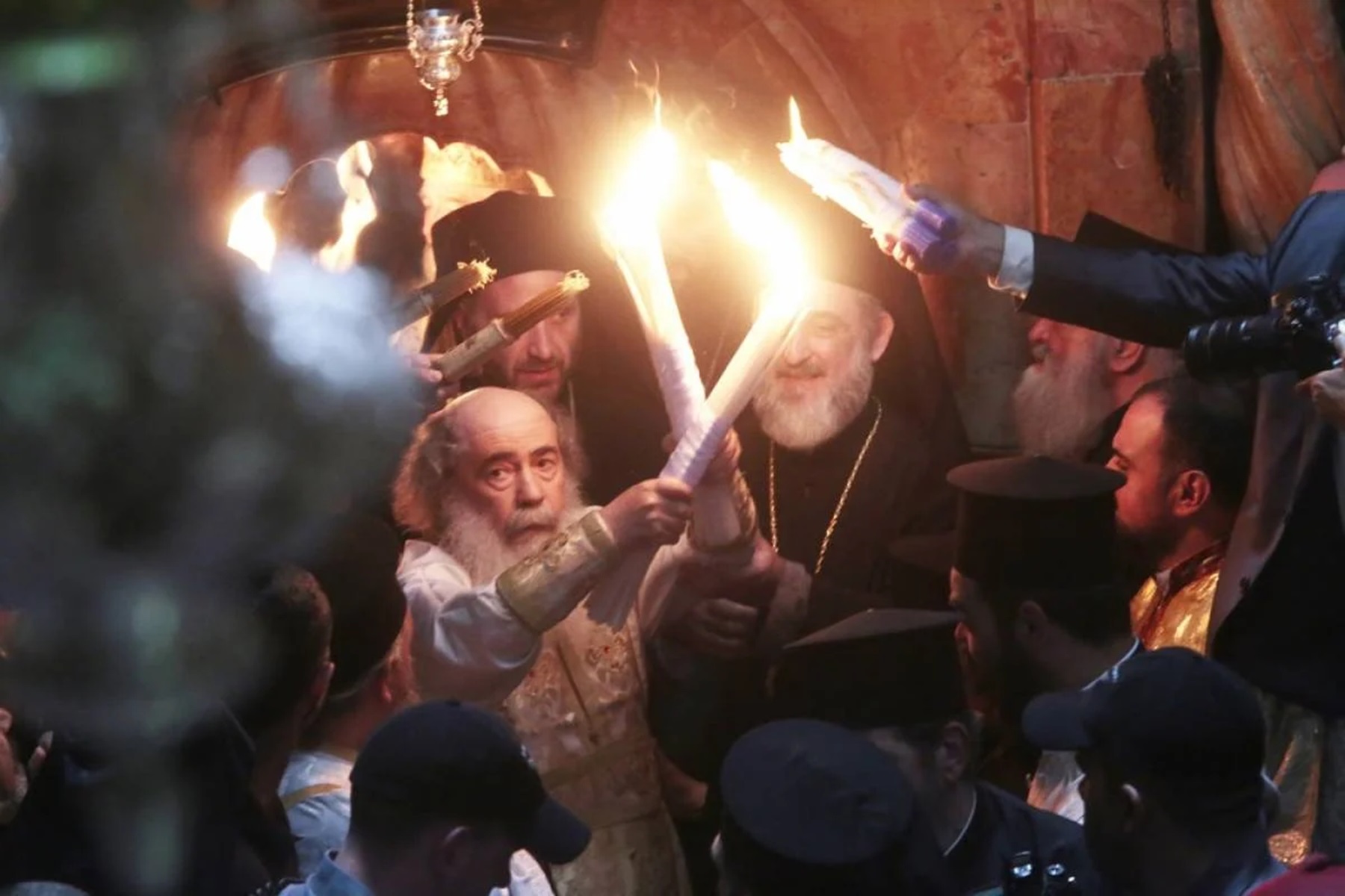 Διπλωματικές πηγές: Ελεύθερος αφέθηκε ο αστυνομικός που συνελήφθη κατά τη διάρκεια Αφής στον Πανάγιο Τάφο