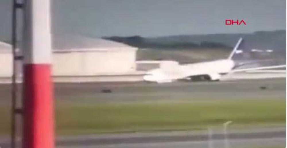 Τουρκία: Αεροπλάνο προσγειώθηκε με τη μύτη