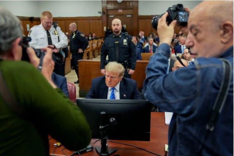 Τραμπ: Αναβλήθηκε επ’ αόριστον η ανακοίνωση της ποινής του για τα χρήματα που έδωσε στην πορνοστάρ Στόρμι Ντάνιελς