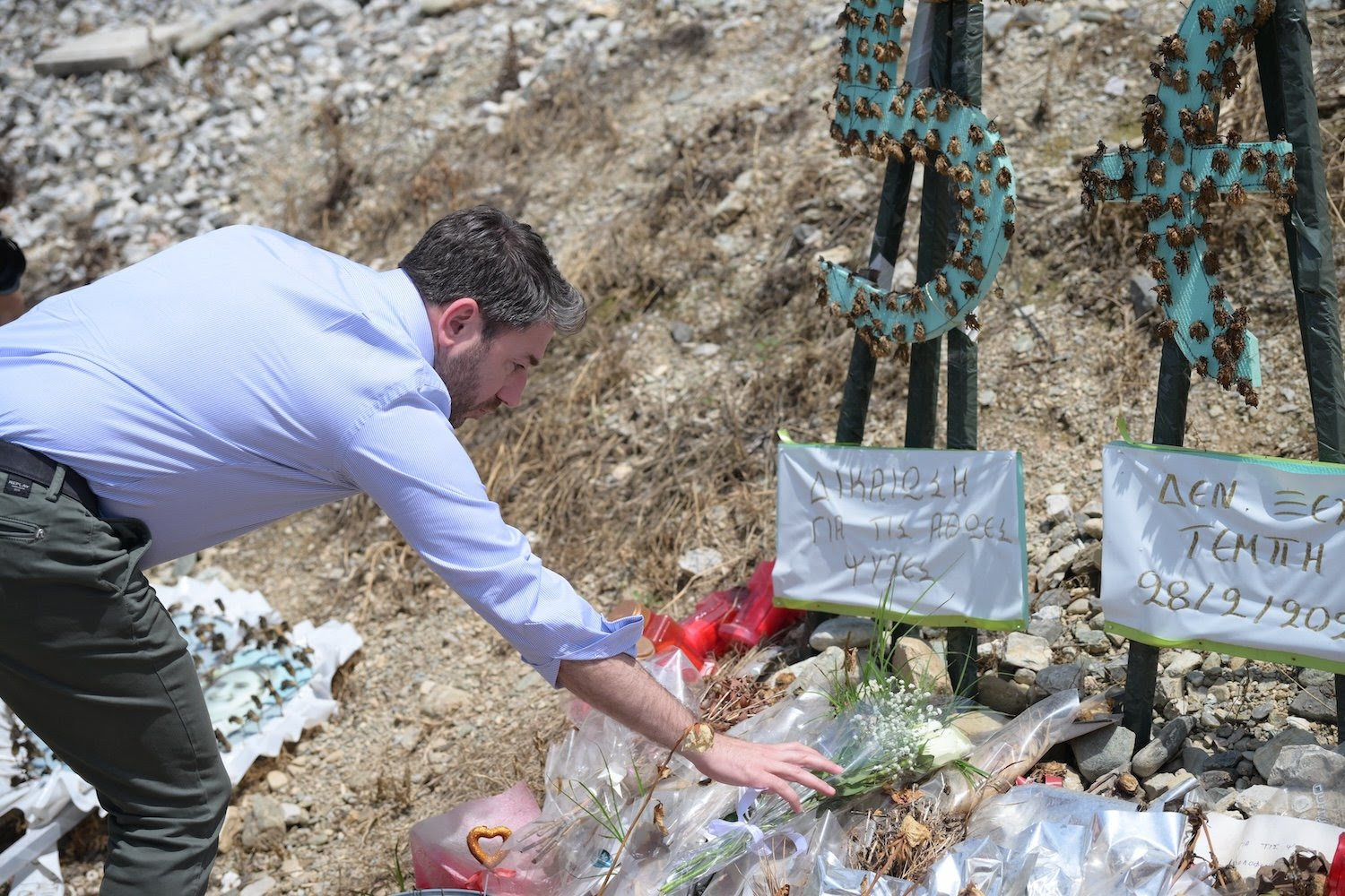 Ανδρουλάκης στον τόπο της τραγωδίας των Τεμπών: Θα δώσουμε αγώνα μέχρι τέλους για διαφάνεια και δικαιοσύνη